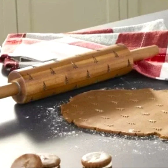 Engraved Christmas Tree Pattern Wood Rolling Pin
Hearth & Hand with Magnolia - Picture 1 of 6